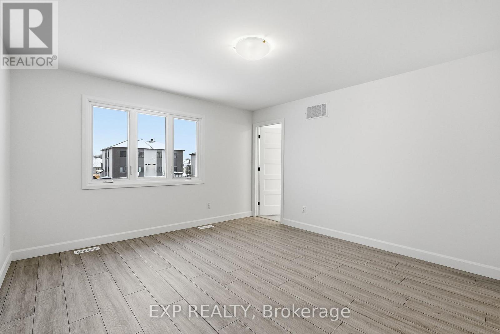 142 ELIZABETH STREET - 14