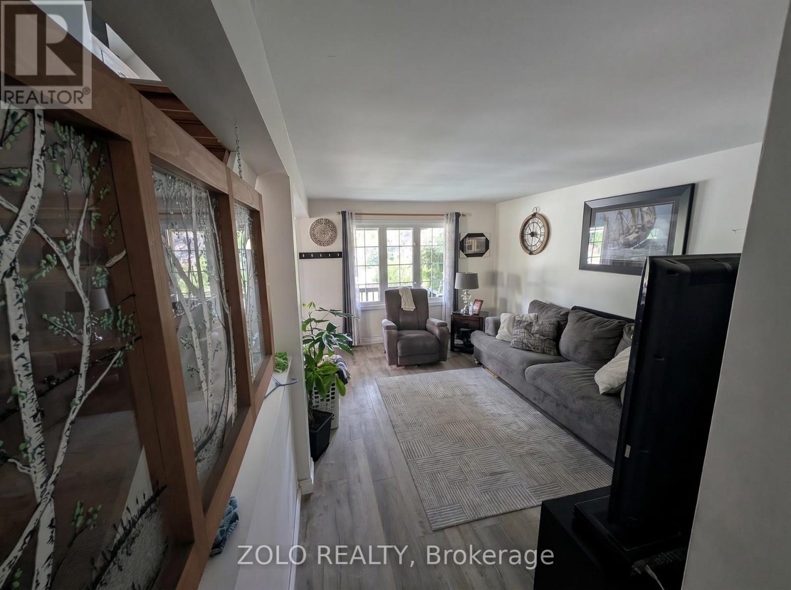 369 ATHOL STREET E - 3