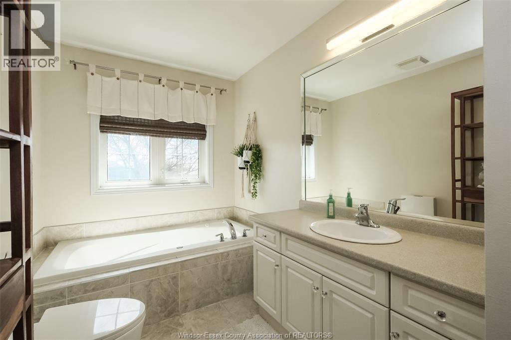 205 WHISPER CREEK, Lakeshore, Ontario, N9K1G3 — Photo 10