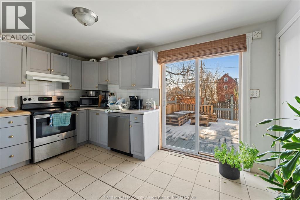 977 Gladstone, Windsor, Ontario, N9A2R5 — Photo 8