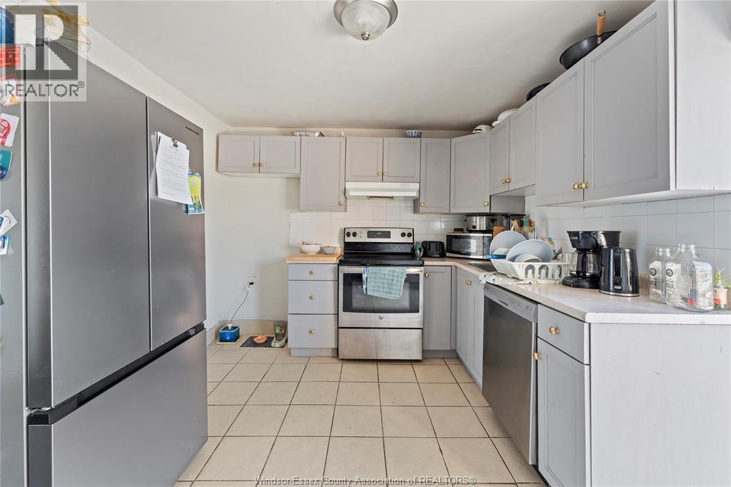 977 Gladstone, Windsor, Ontario, N9A2R5 — Photo 3