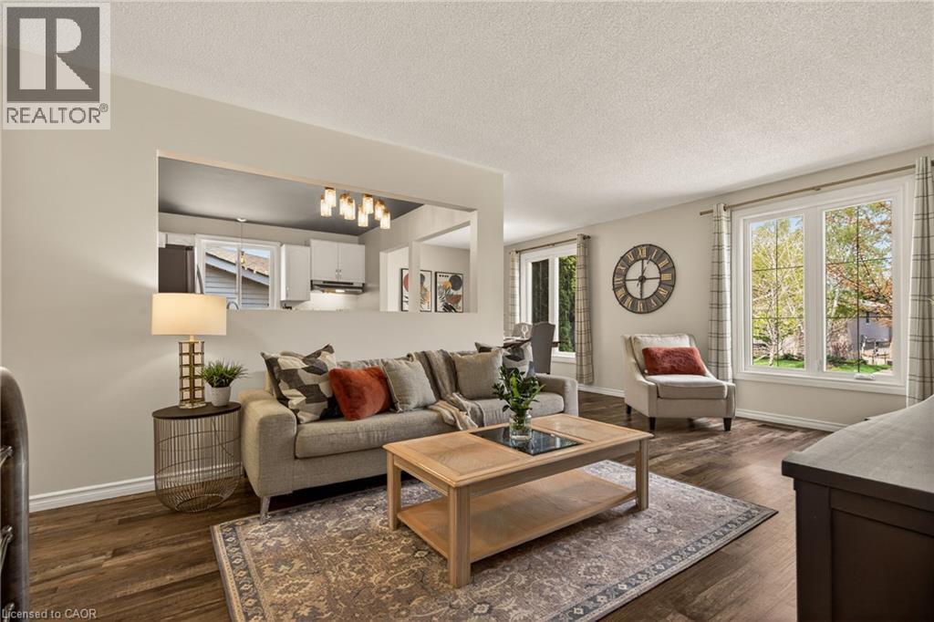 52 LATZER Crescent, Brantford, Ontario, N3V1E1 — Photo 2