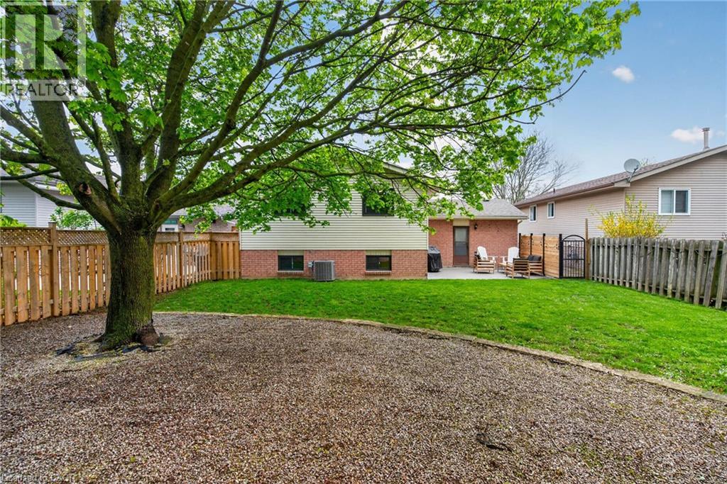 52 LATZER Crescent, Brantford, Ontario, N3V1E1 — Photo 33