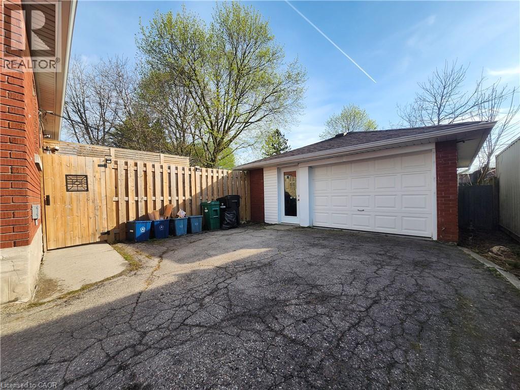 129 MOORE Avenue S, Waterloo, Ontario, N2J1X4 — Photo 21