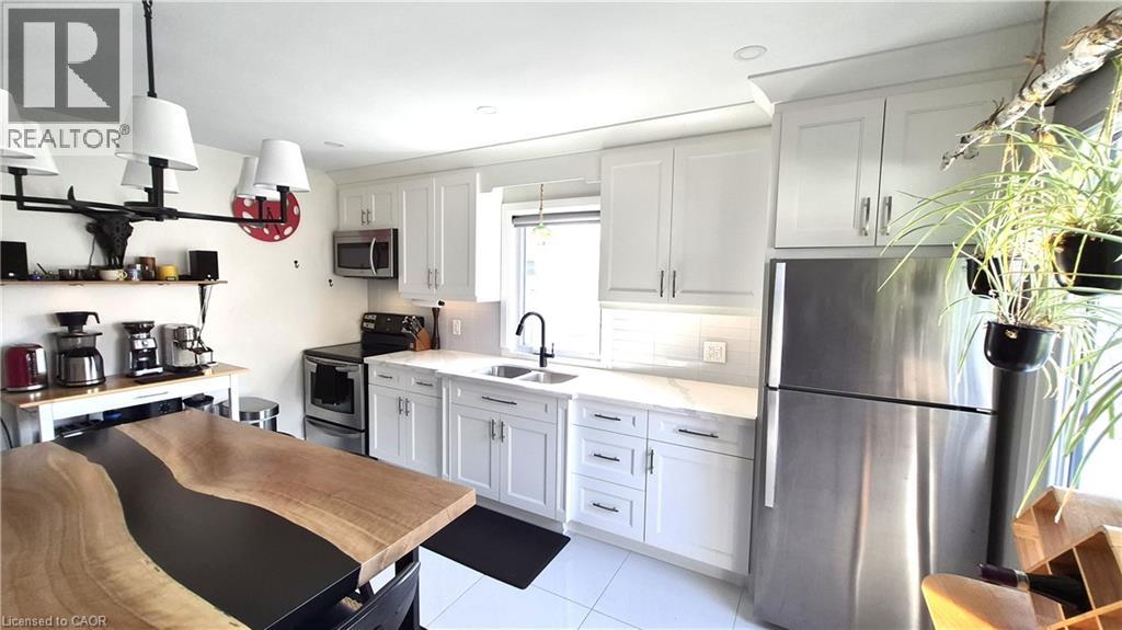 129 MOORE Avenue S, Waterloo, Ontario, N2J1X4 — Photo 5