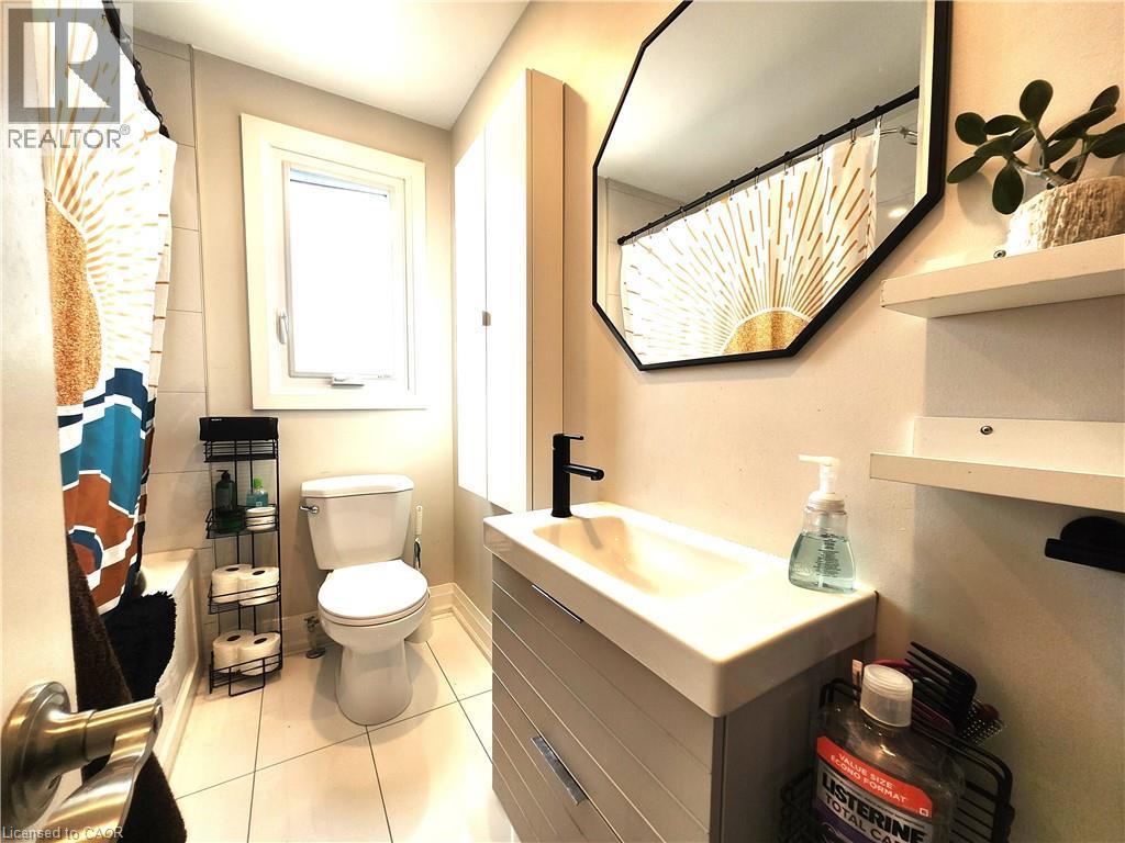 129 MOORE Avenue S, Waterloo, Ontario, N2J1X4 — Photo 7