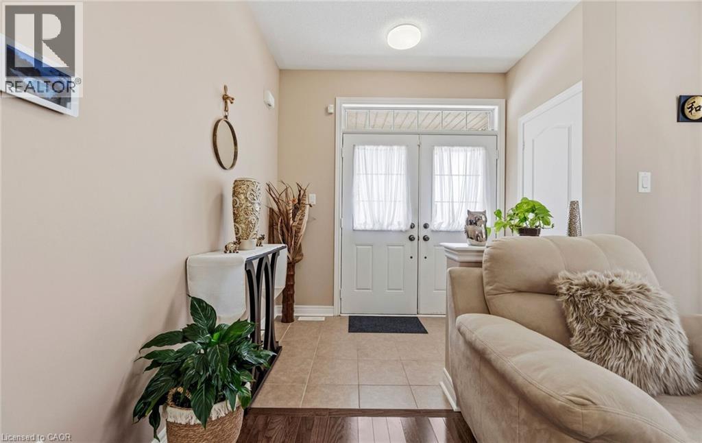 476 NAIRN Circle, Milton, Ontario, L9T8A7 — Photo 3