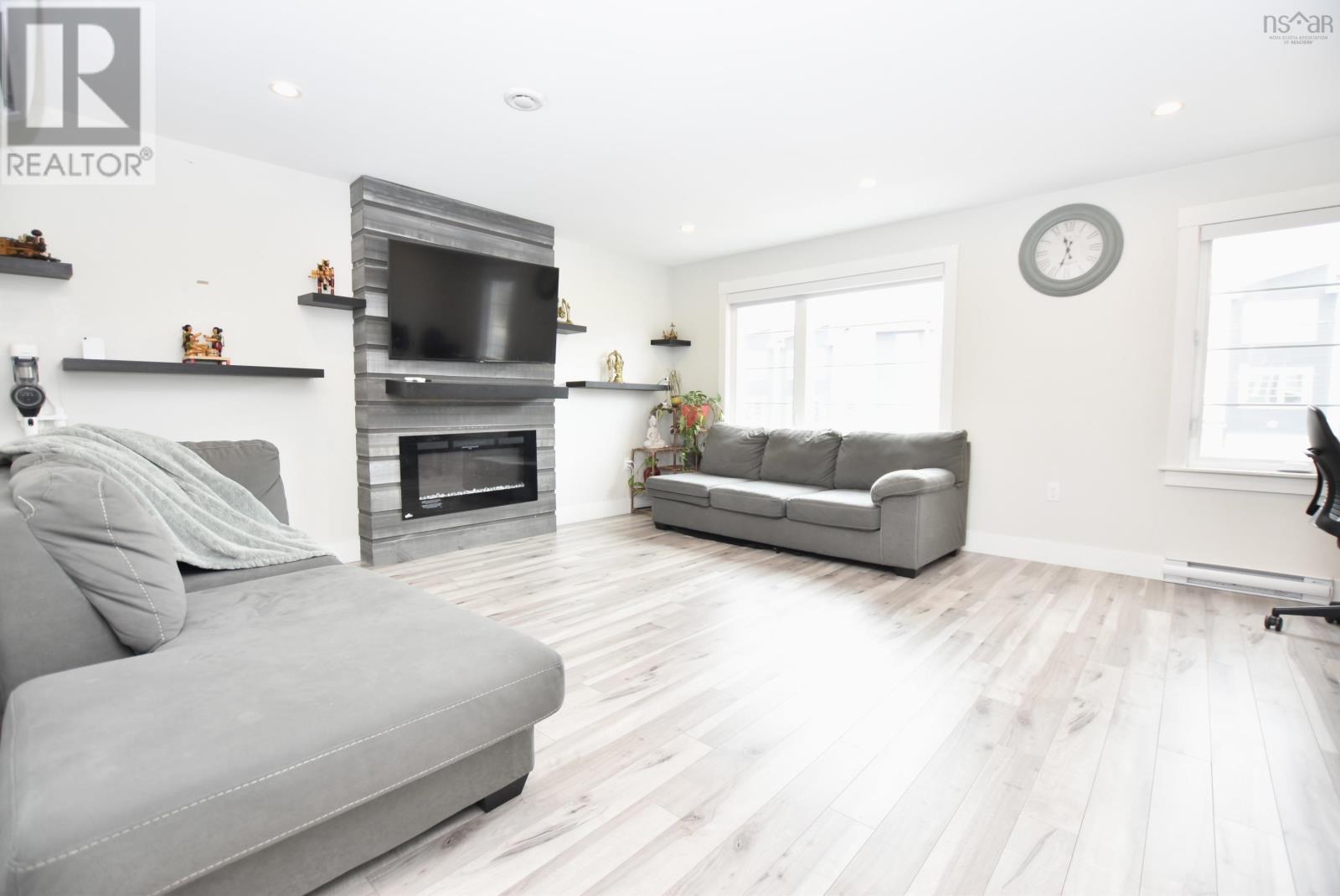 Property 8 of 23 of 17 Grosse Street