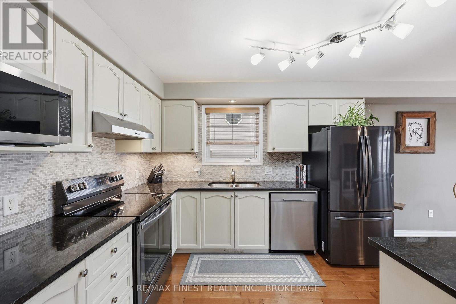 1466 ADAMS AVENUE - 19