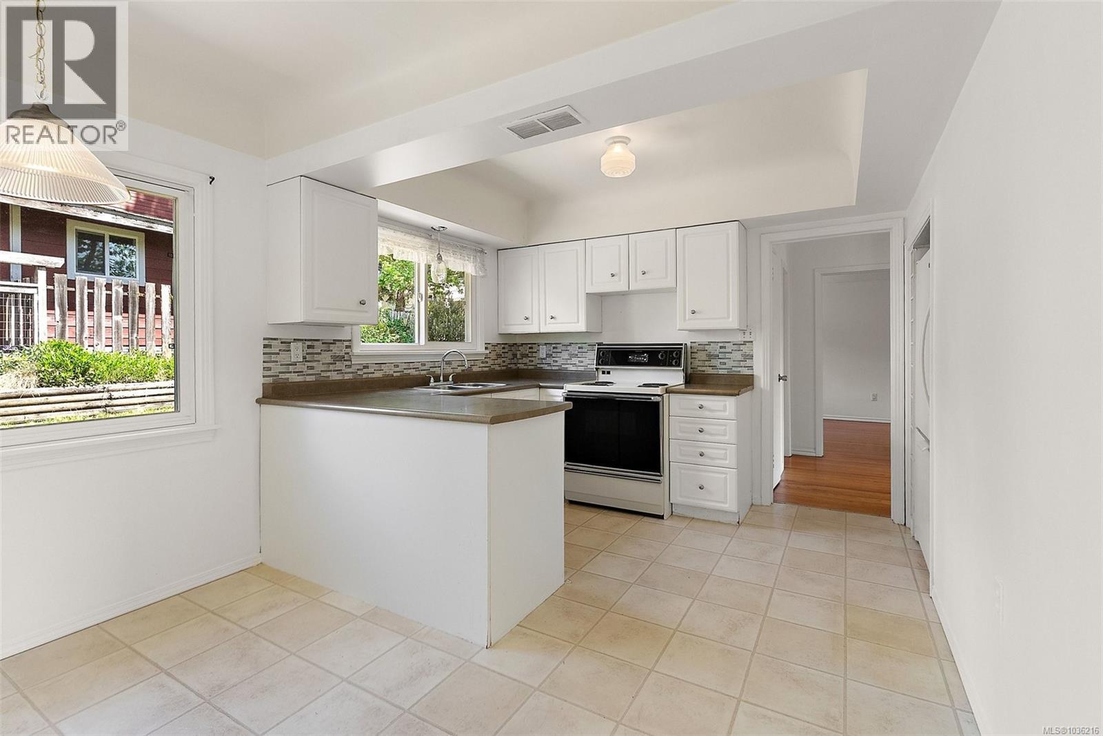 1290 Derby Rd - 17