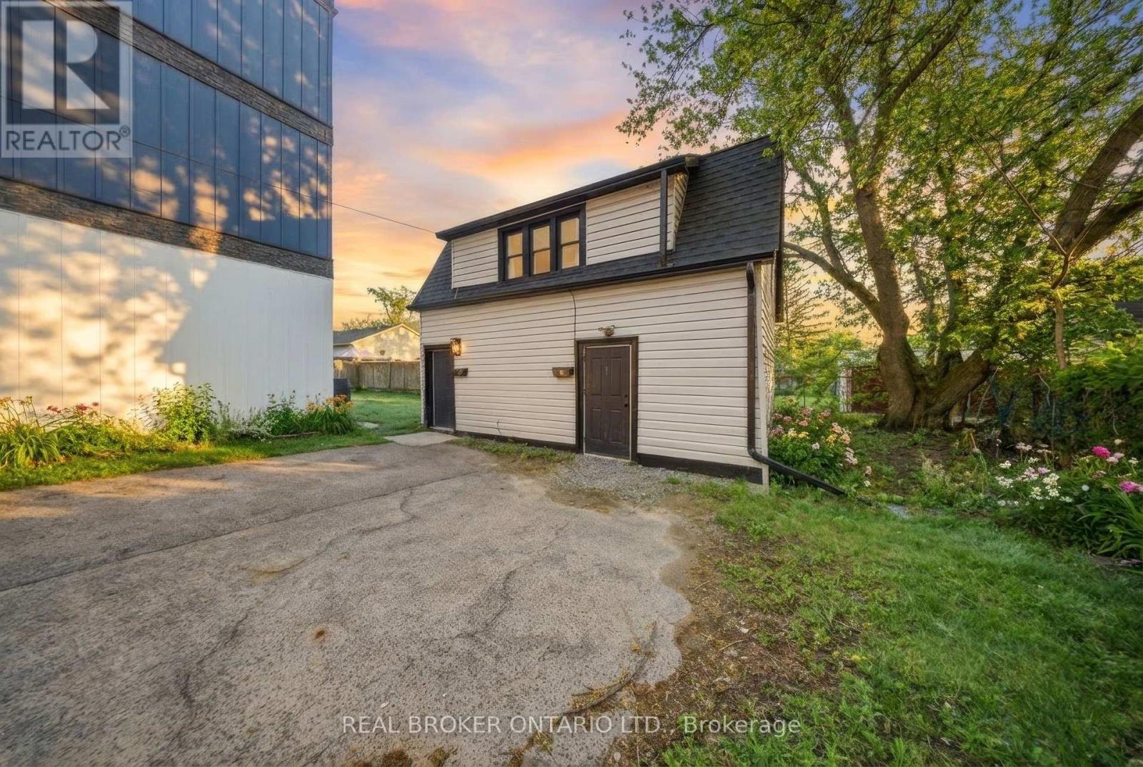 129 DURHAM STREET - 24