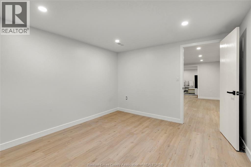 1910 KENT STREET, Windsor, Ontario, N9E3R3 — Photo 37