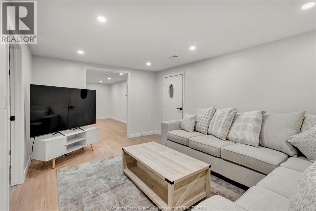 1910 KENT STREET, Windsor, Ontario, N9E3R3 — Photo 5
