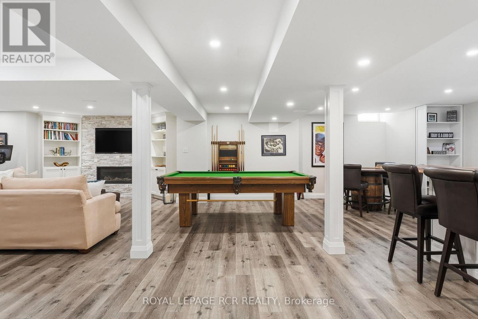 #107 16 BONNELL CRESCENT - 29