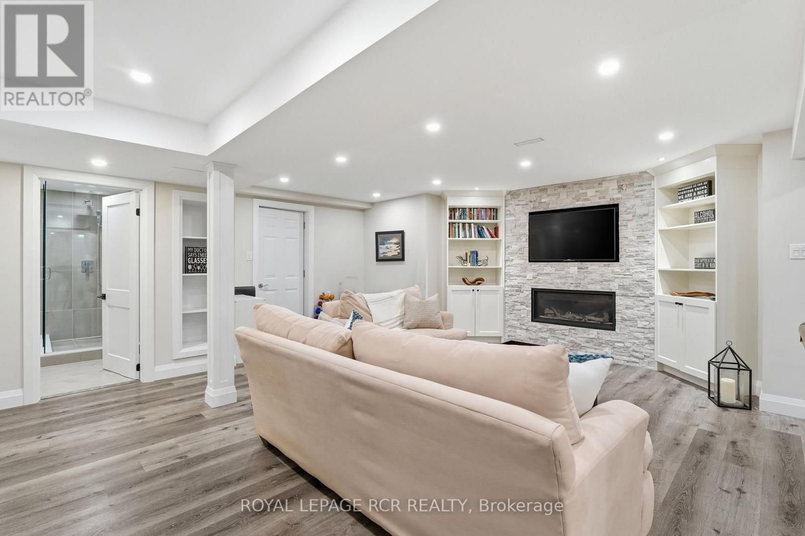#107 16 BONNELL CRESCENT - 27