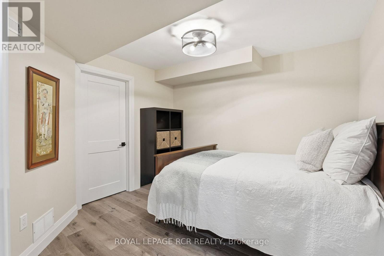 #107 16 BONNELL CRESCENT - 34