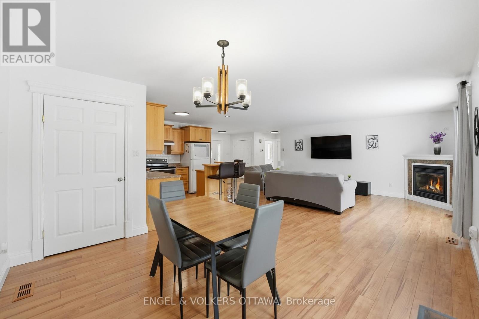 27 IVY AVENUE - 19