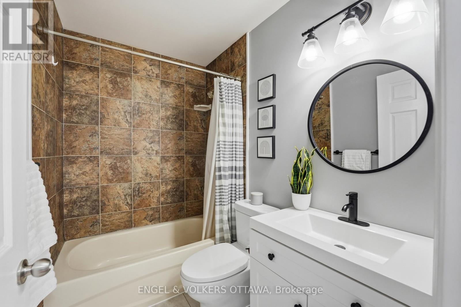 27 IVY AVENUE - 27
