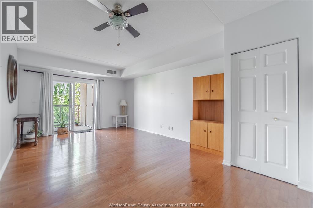 #301 315 Village Grove DRIVE - 20