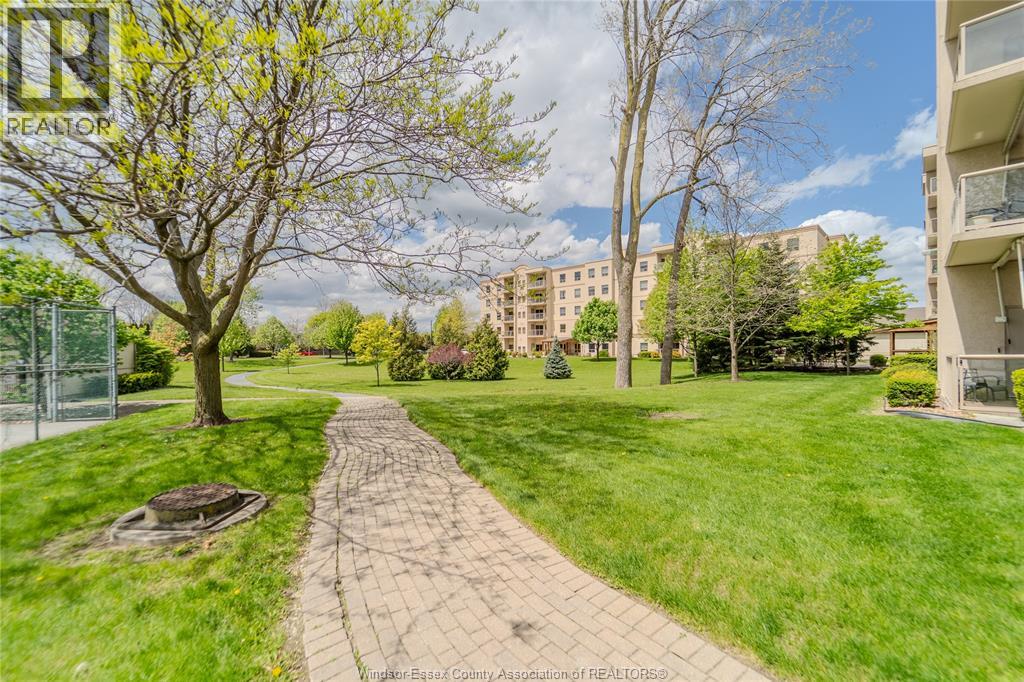 #301 315 Village Grove DRIVE - 3