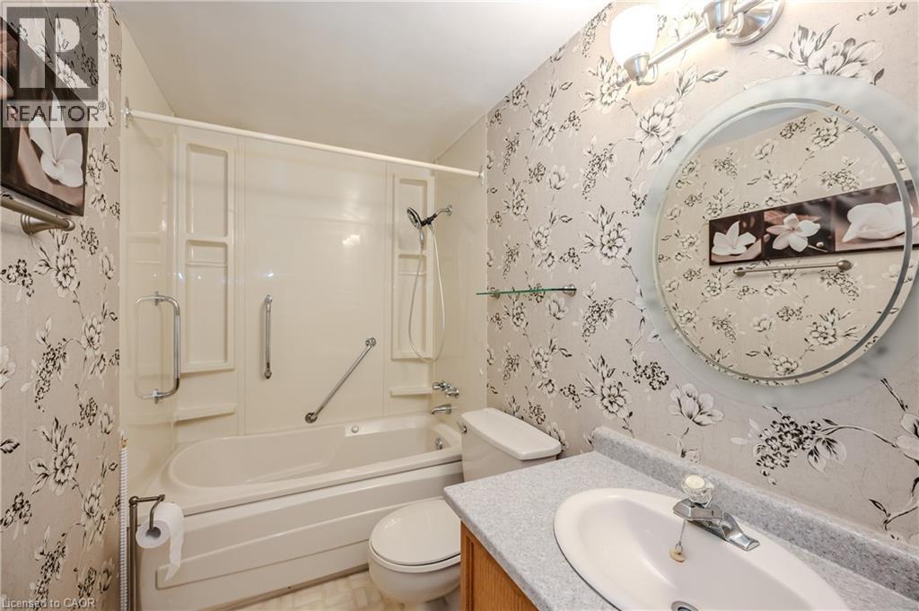 3 ROLLING BROOK Lane, New Hamburg, Ontario, N3A2G1 — Photo 3