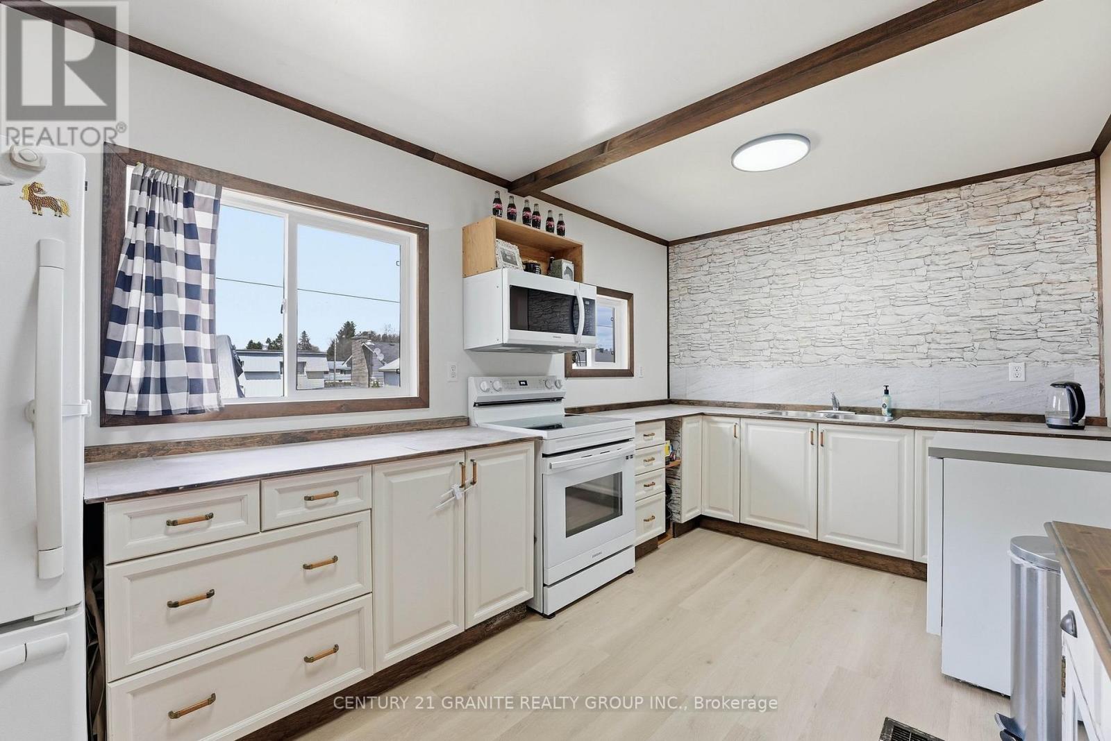 2710 MONCK ROAD - 13