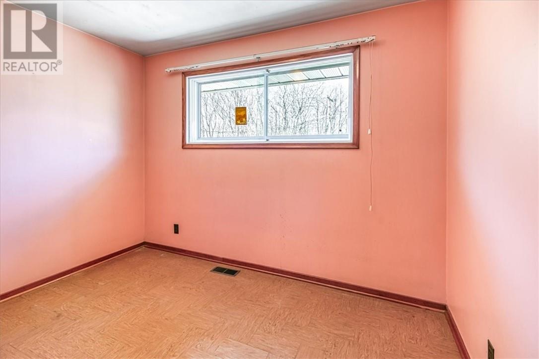 729 Hillsdale Crescent, Sudbury, Ontario, P3E3S7 — Photo 2