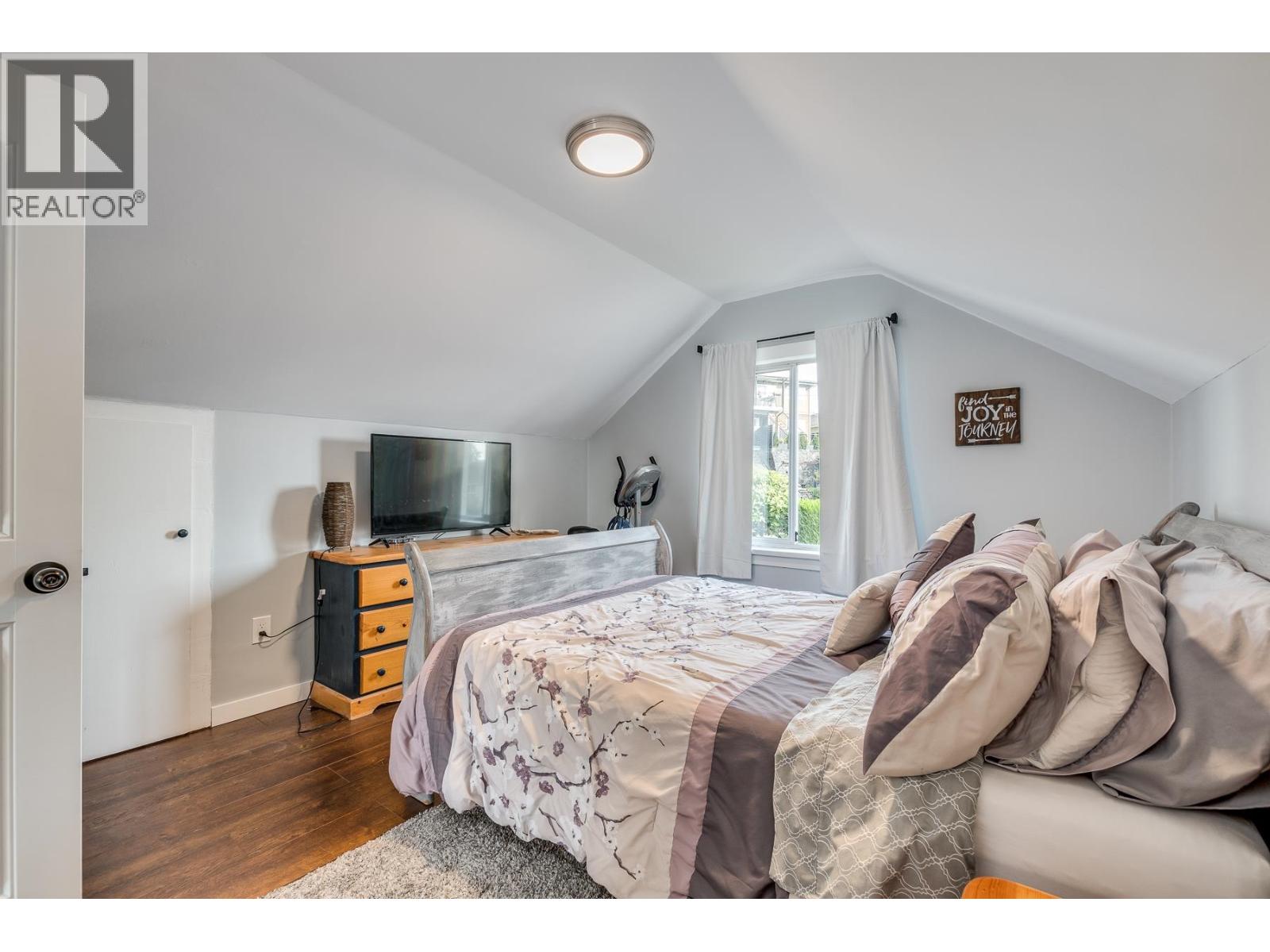 1276 DOUGLAS ROAD, Burnaby