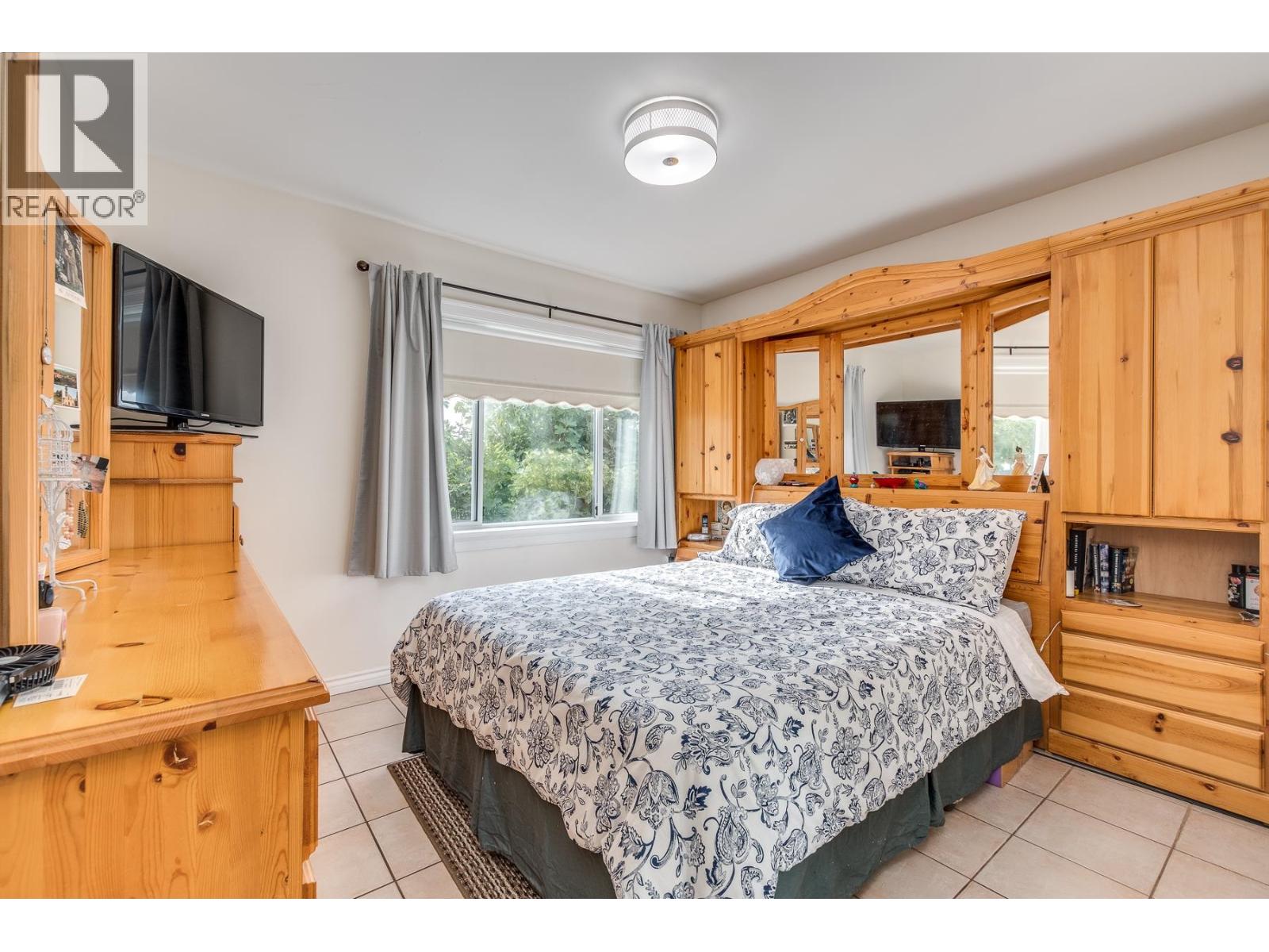 1276 DOUGLAS ROAD, Burnaby