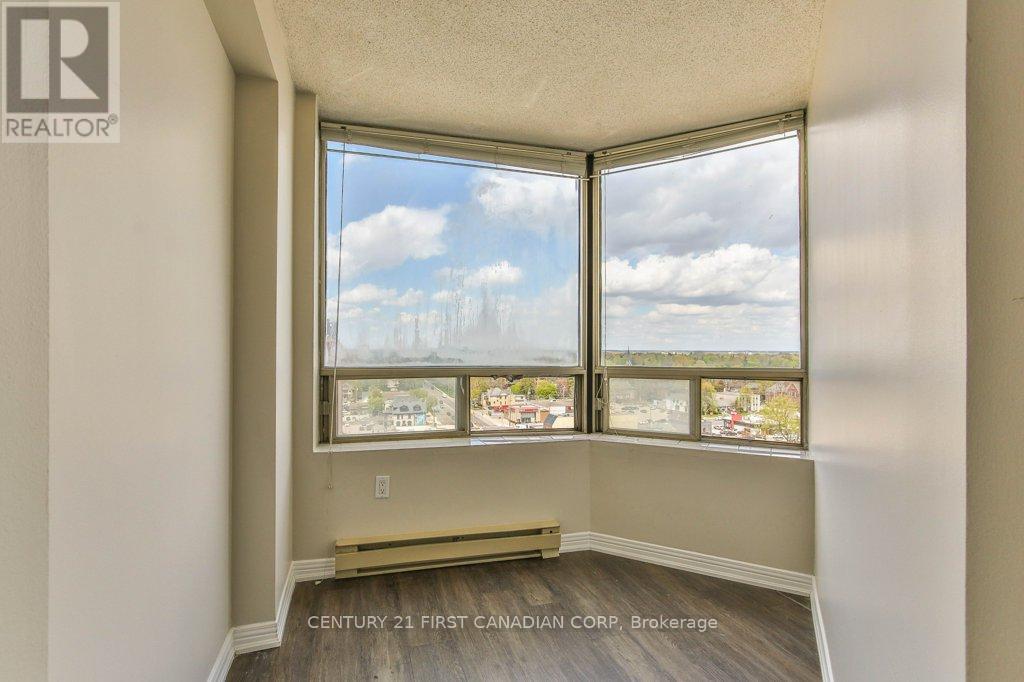 #1406 695 RICHMOND STREET - 26