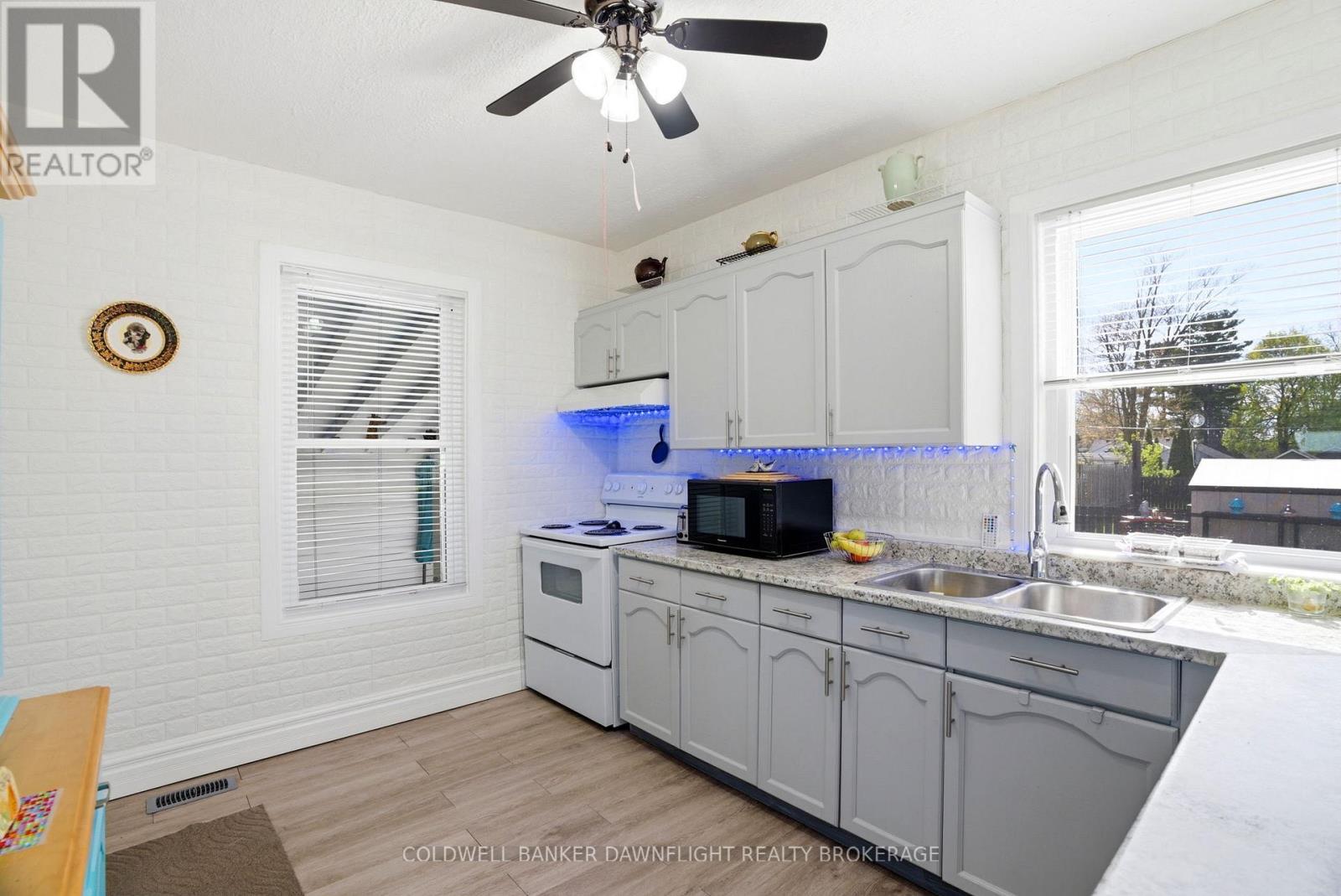 221 MAIN STREET S - 16