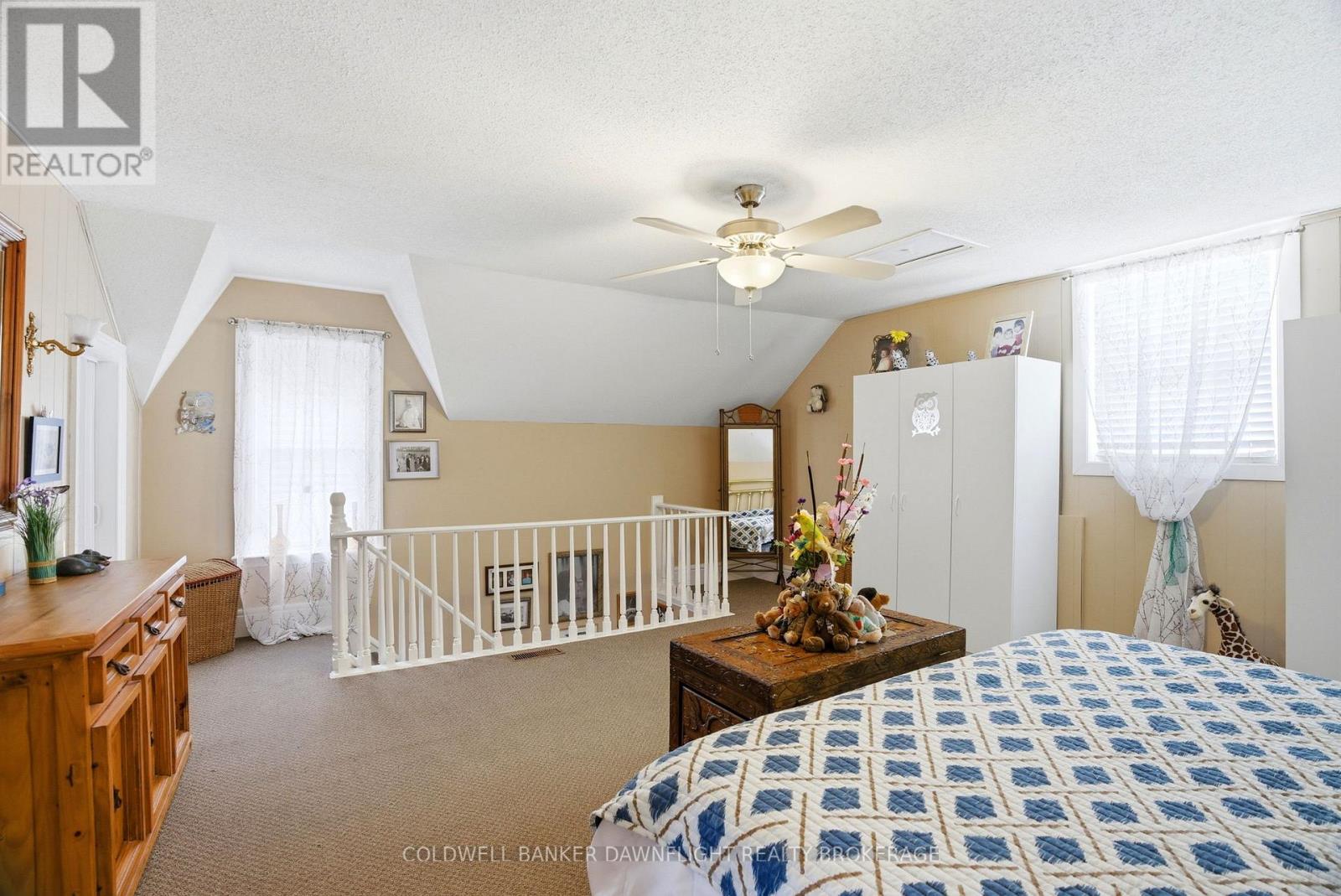 221 MAIN STREET S - 29