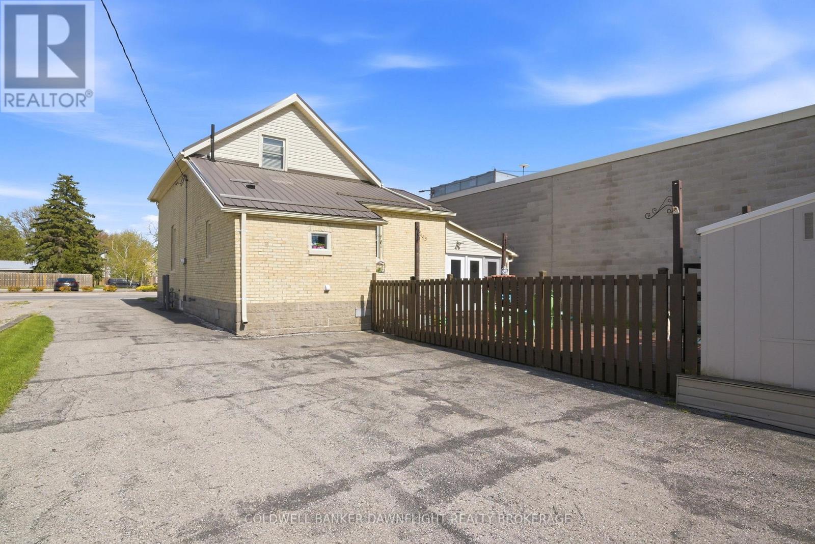221 MAIN STREET S - 46