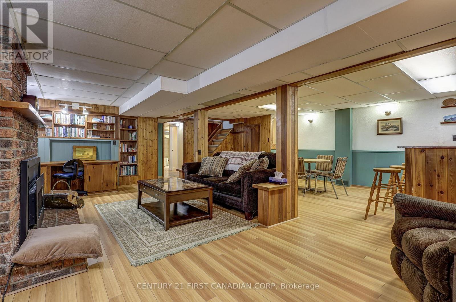 12 ROSEMOUNT CRESCENT - 31