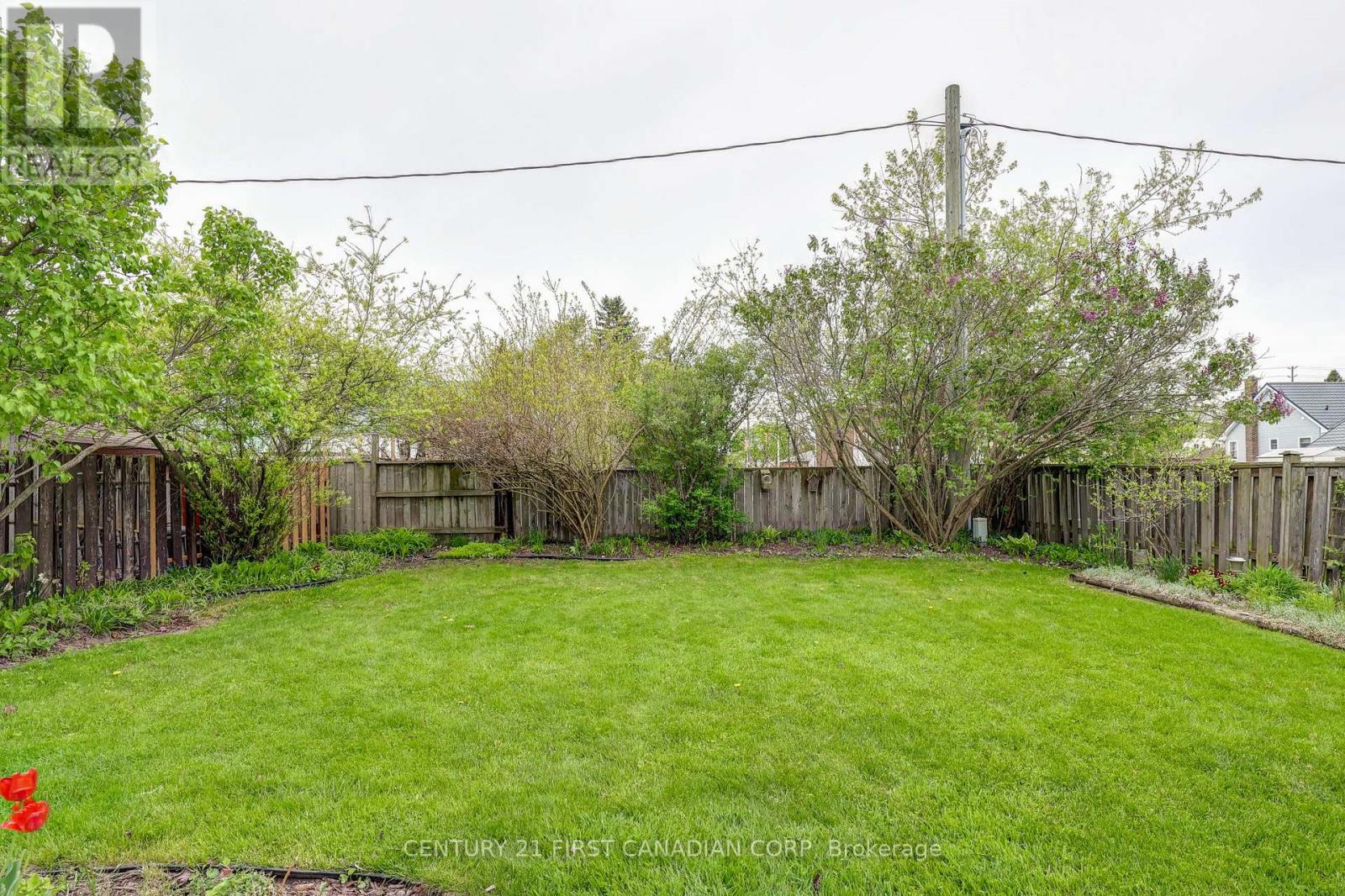 12 ROSEMOUNT CRESCENT - 45