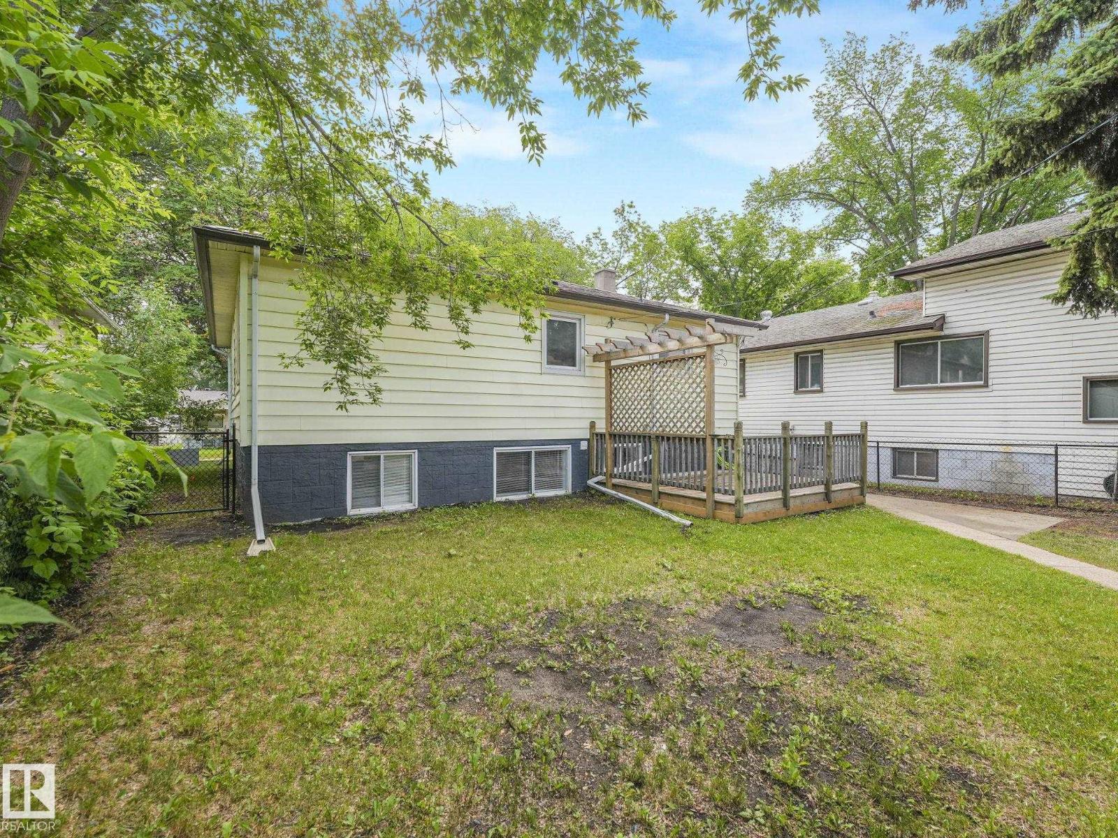 11908 52 ST NW - 14