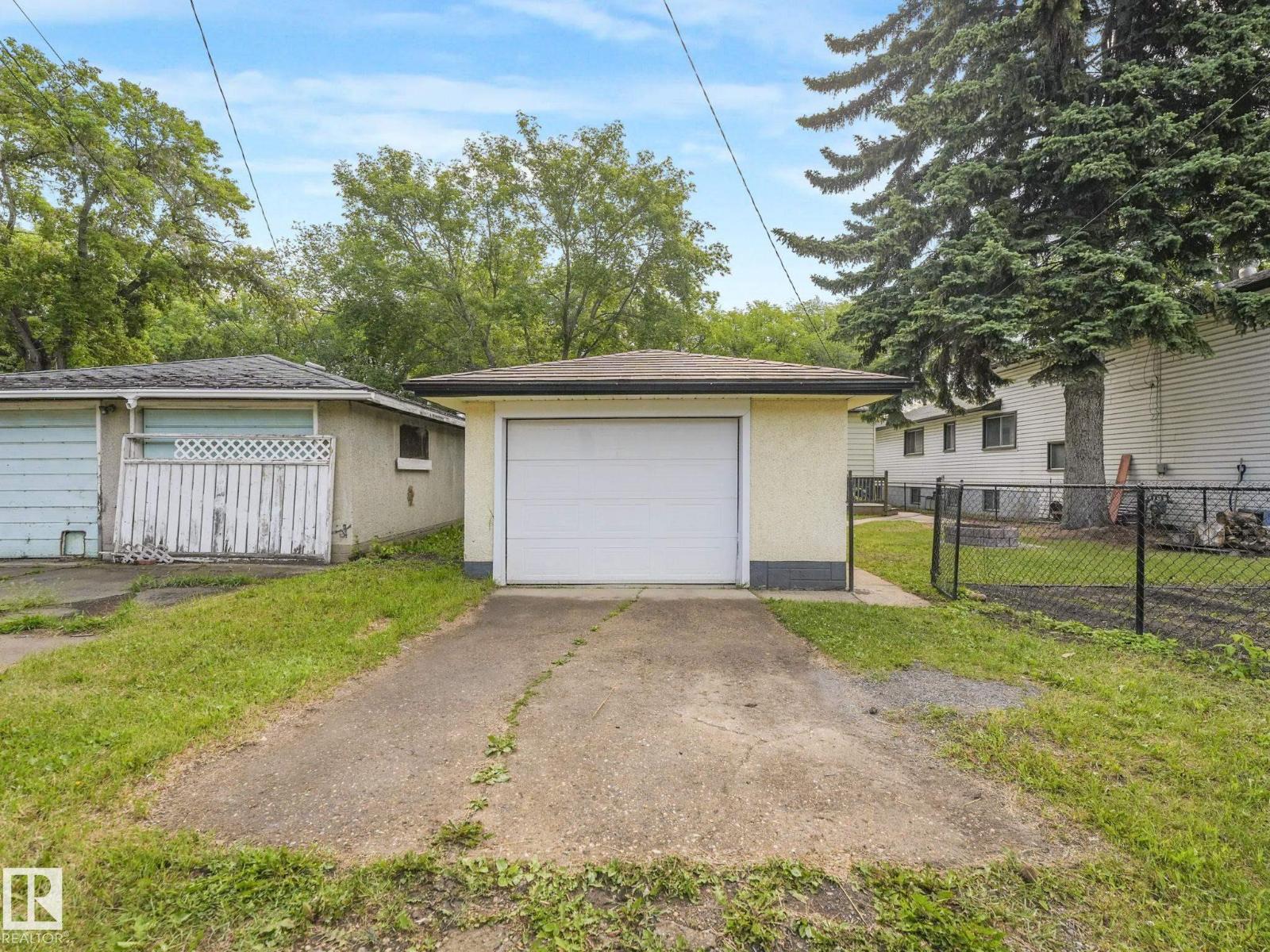 11908 52 ST NW - 18