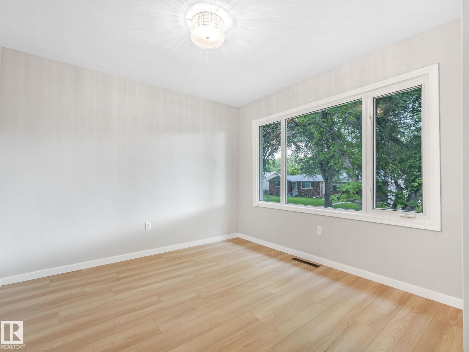 11908 52 ST NW - 28
