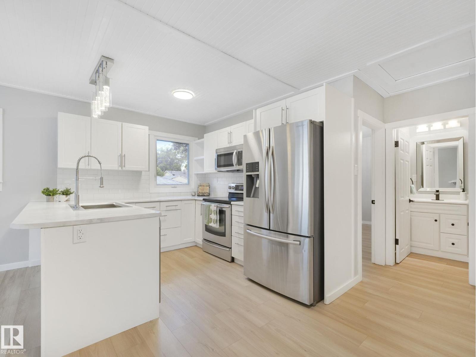 11908 52 ST NW - 31
