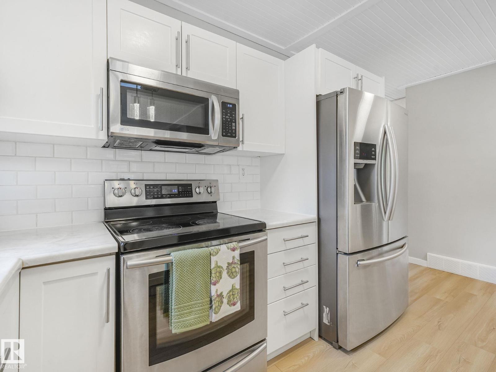 11908 52 ST NW - 34