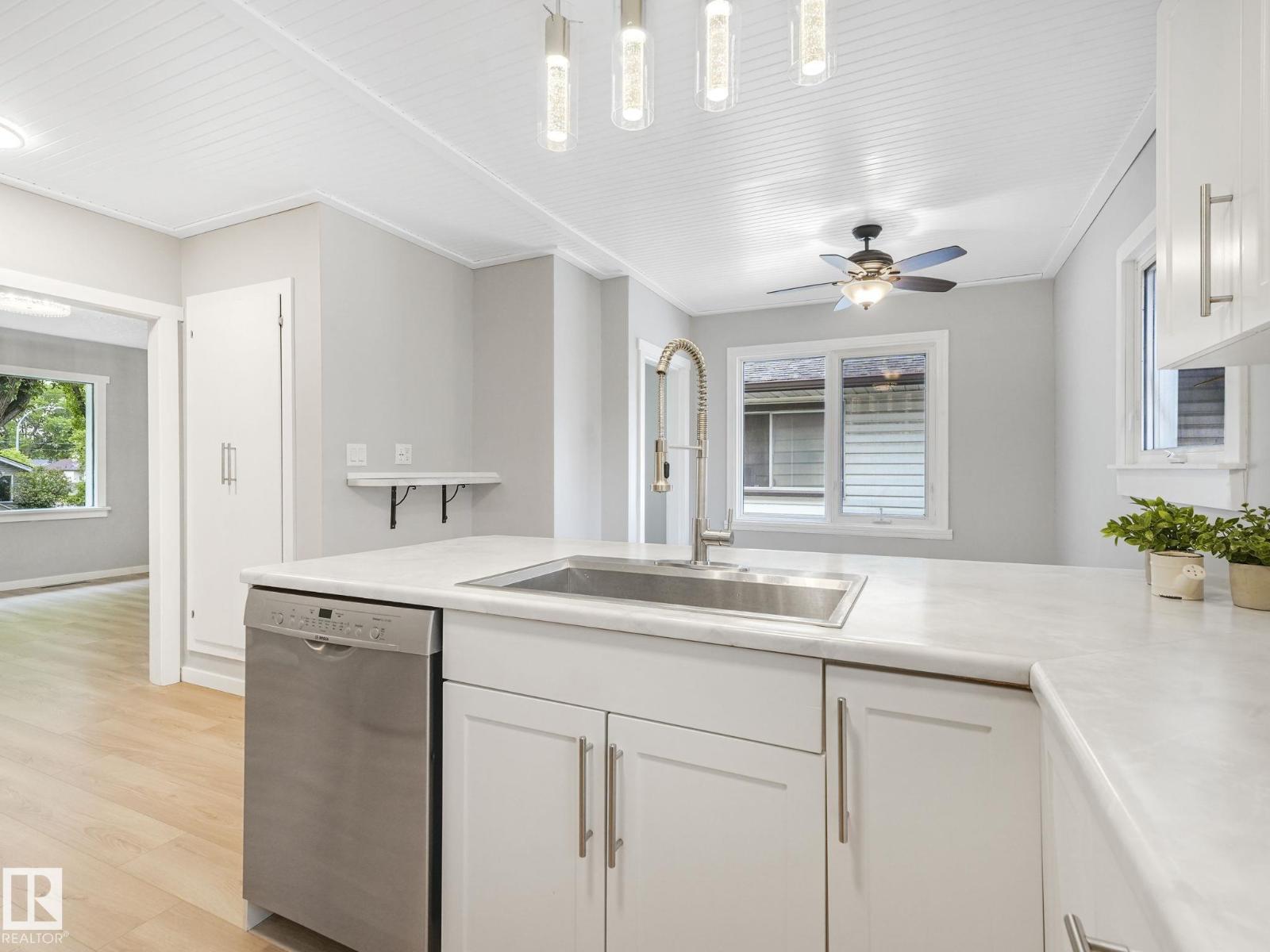 11908 52 ST NW - 36