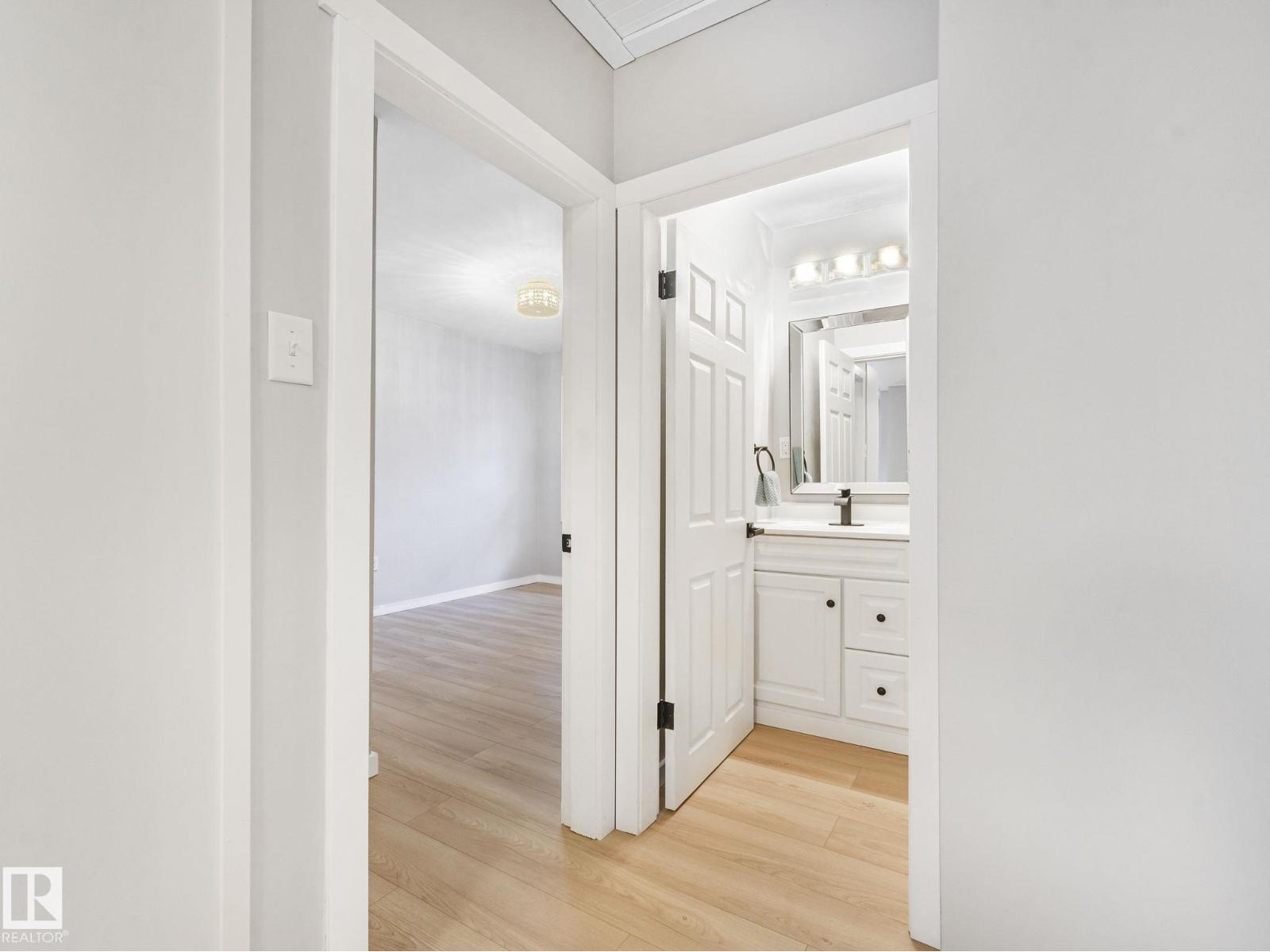 11908 52 ST NW - 42