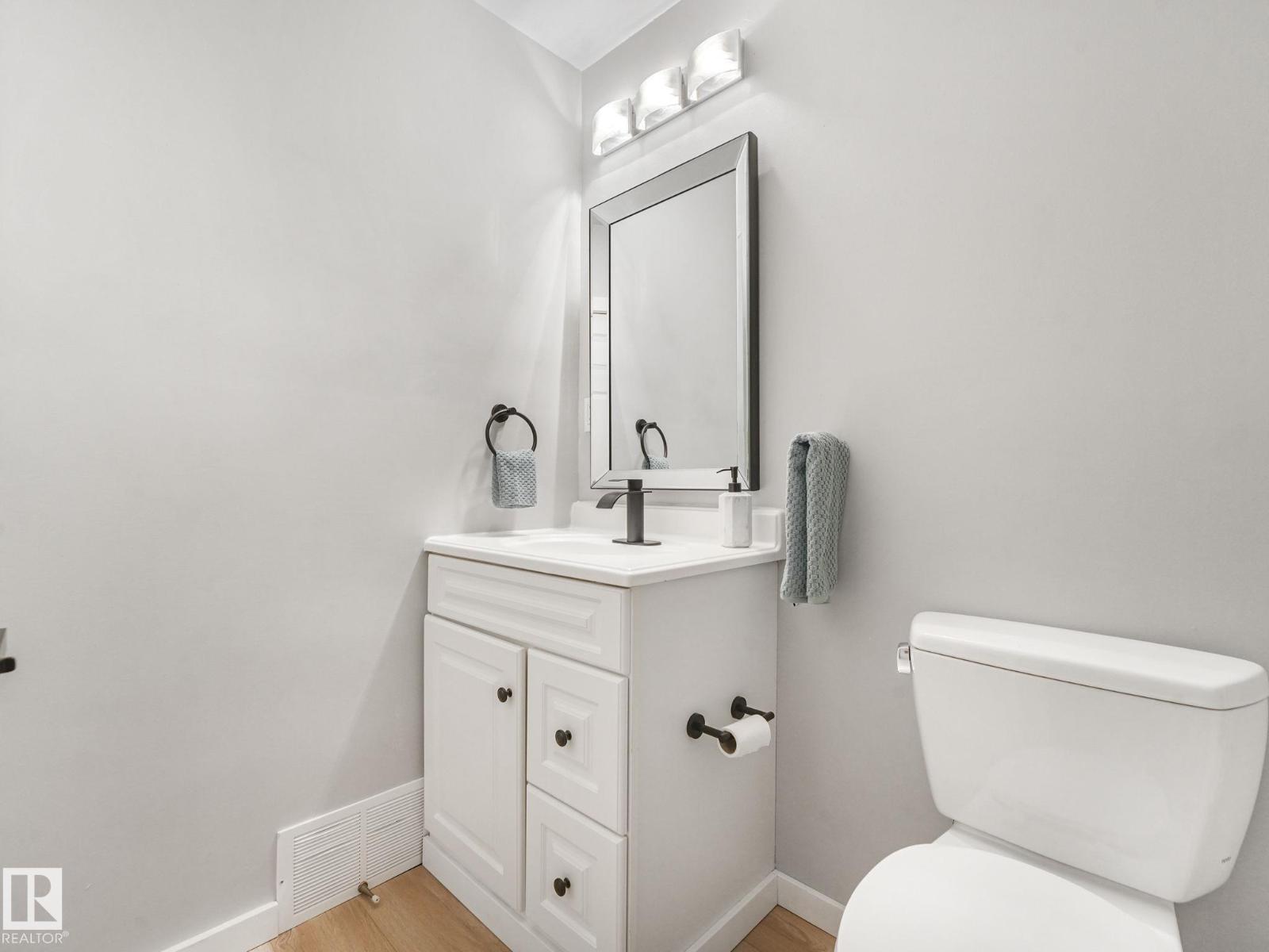11908 52 ST NW - 44