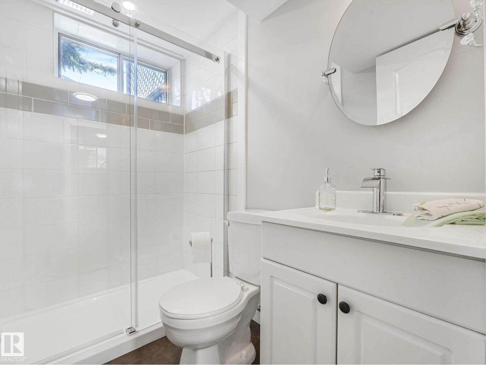 11908 52 ST NW - 47