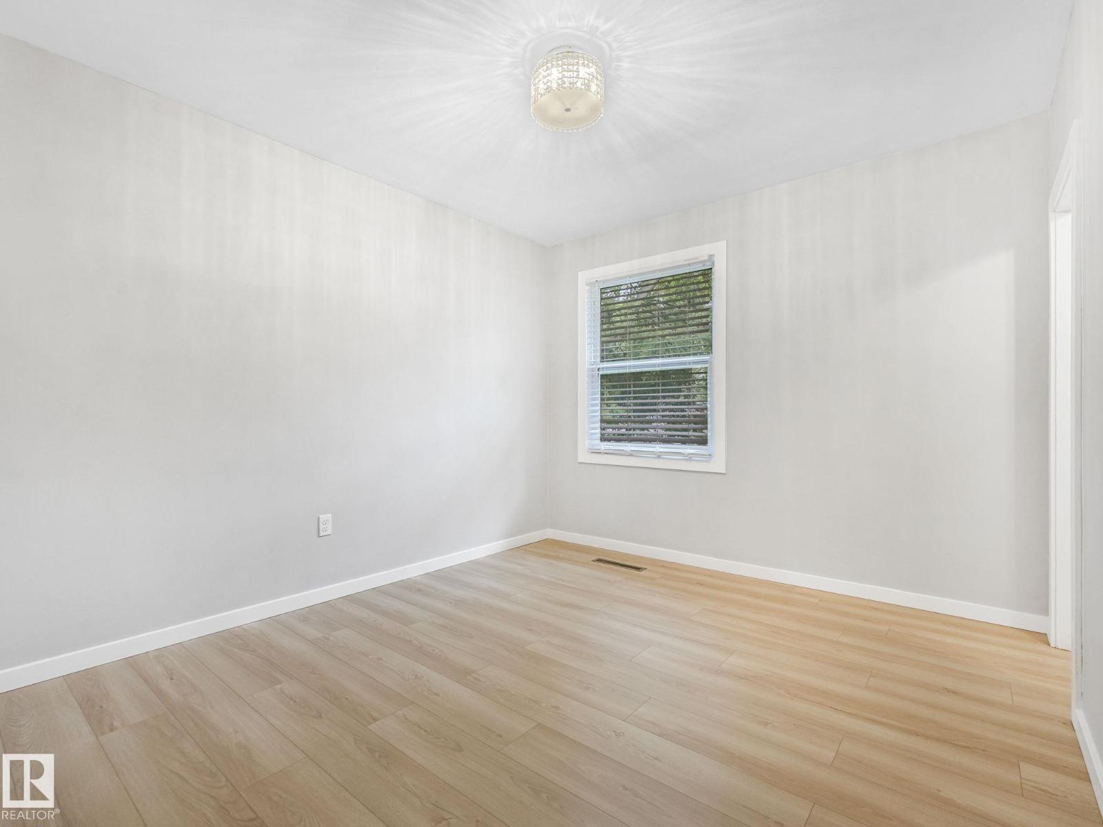 11908 52 ST NW - 49