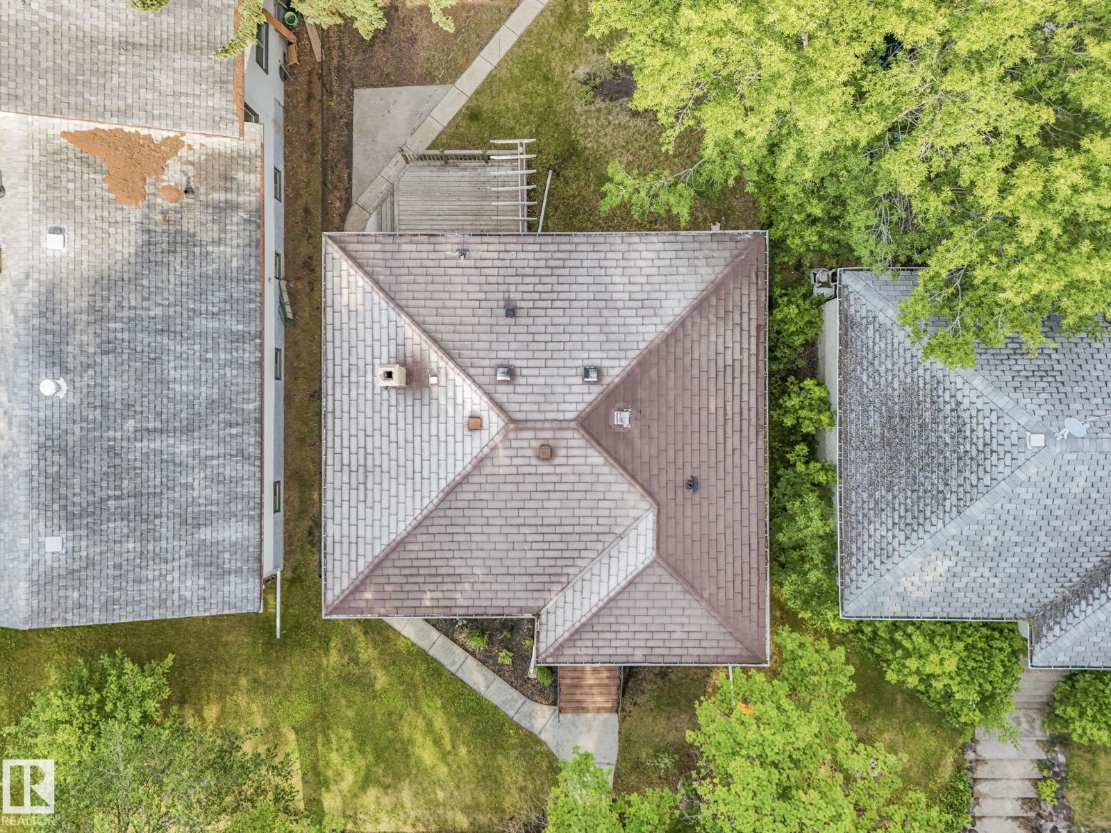 11908 52 ST NW - 5