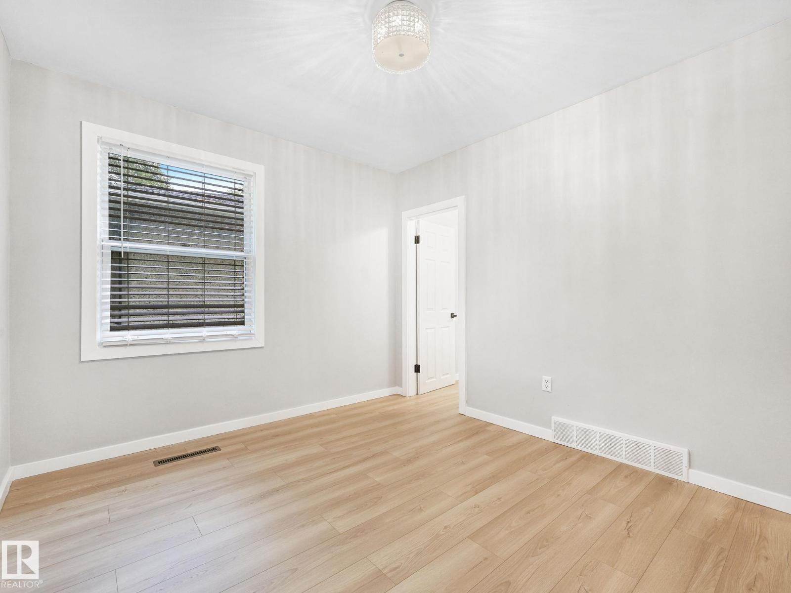 11908 52 ST NW - 50