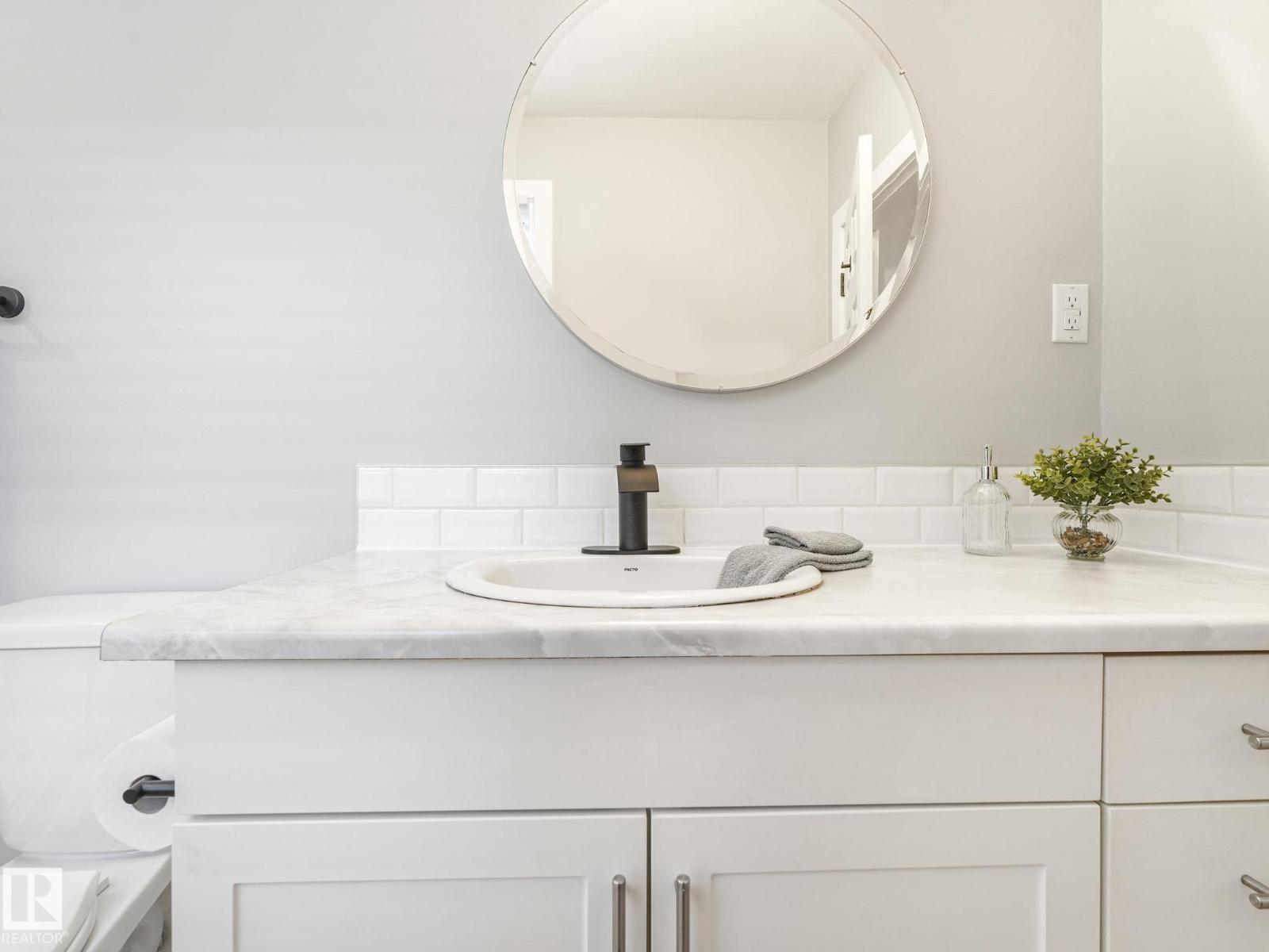 11908 52 ST NW - 54