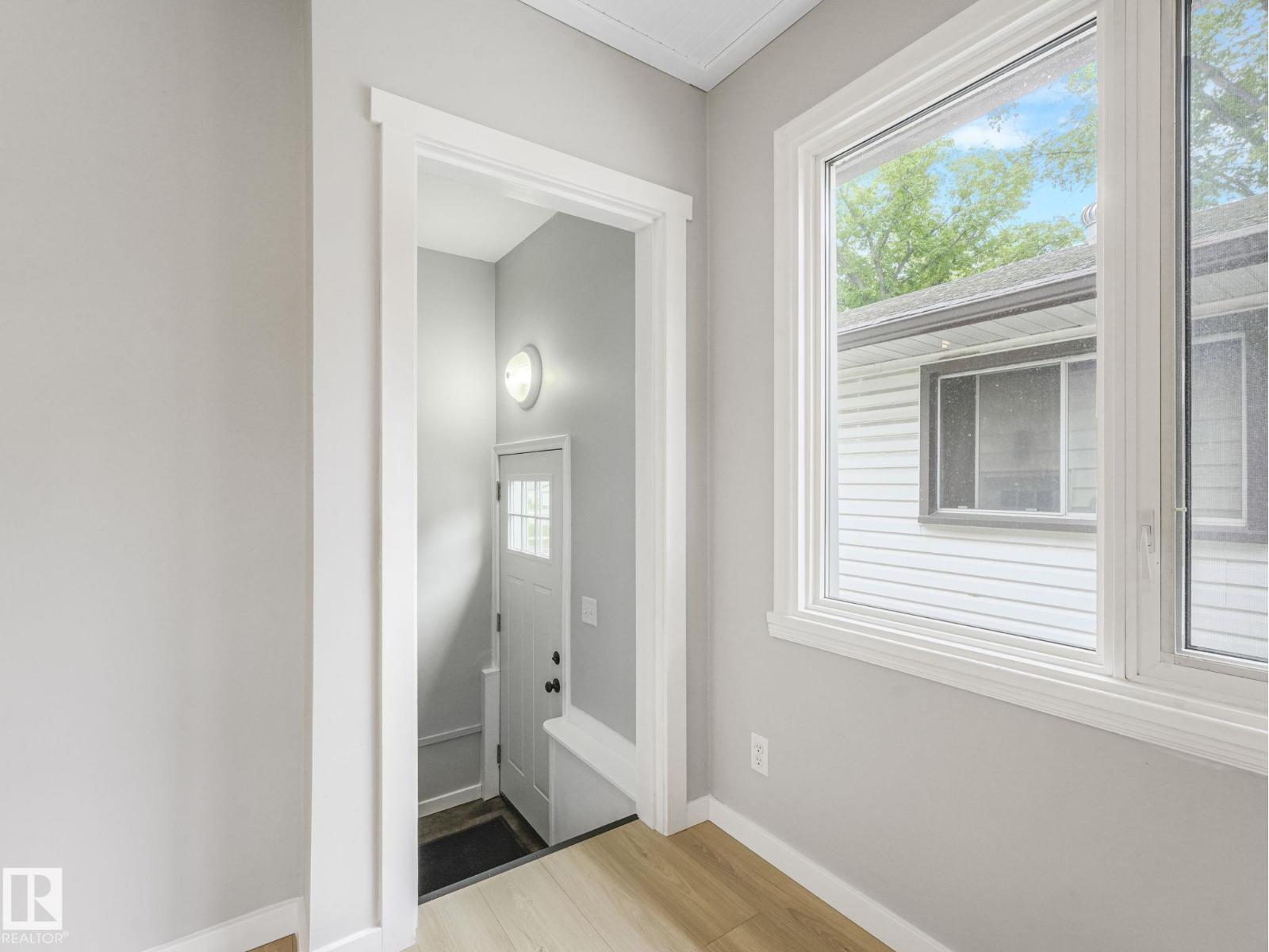 11908 52 ST NW - 56