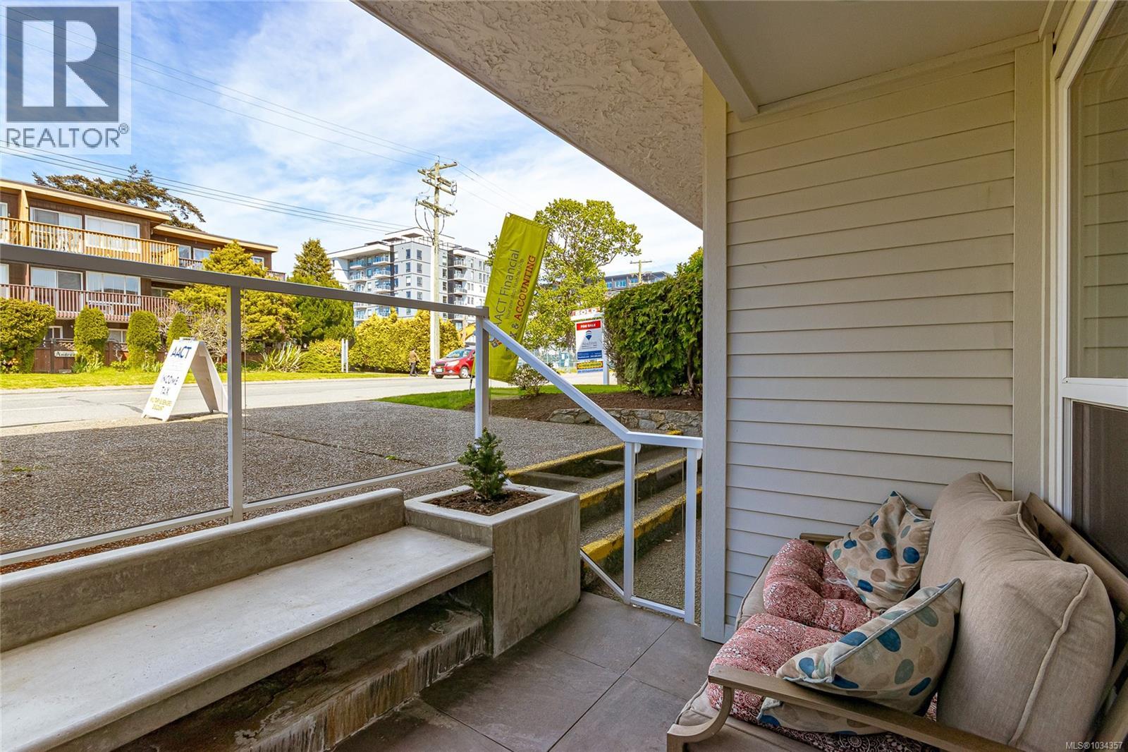 #103 1351 Esquimalt Rd - 21